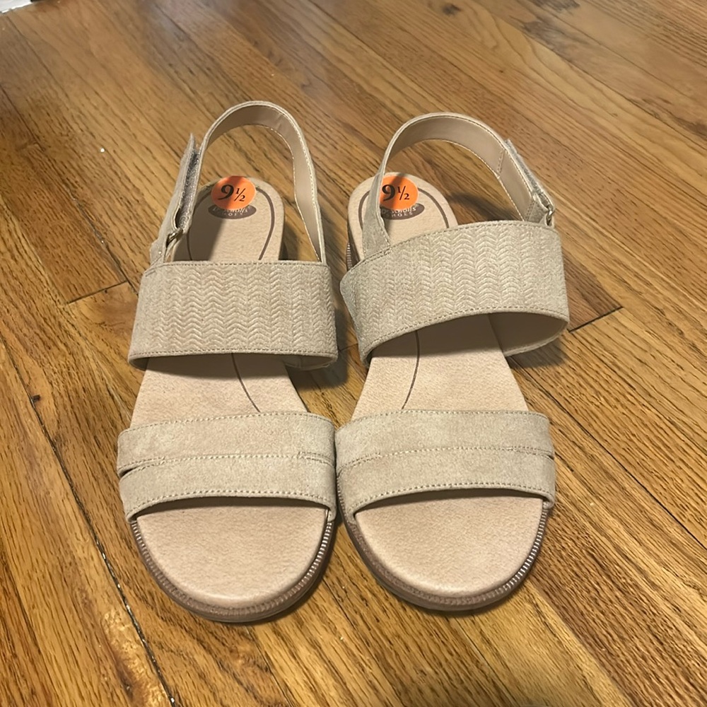 NEW 9 1/2 dr scholls shoes Adjustable heel straps